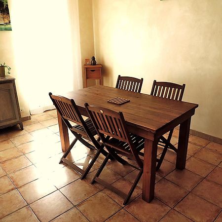 Le Logis De La Fontaine Apartment Ceyreste Bagian luar foto