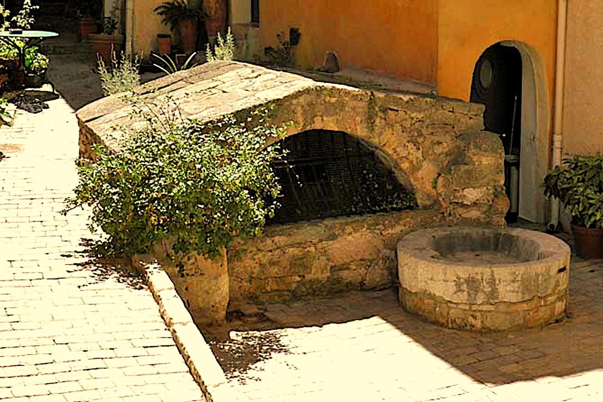 Le Logis De La Fontaine Apartment Ceyreste Bagian luar foto